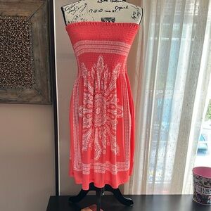 4/$20 🙈 EUC VENUS Coral and White Smocked Top Dress PTP 17.5" with Stretch